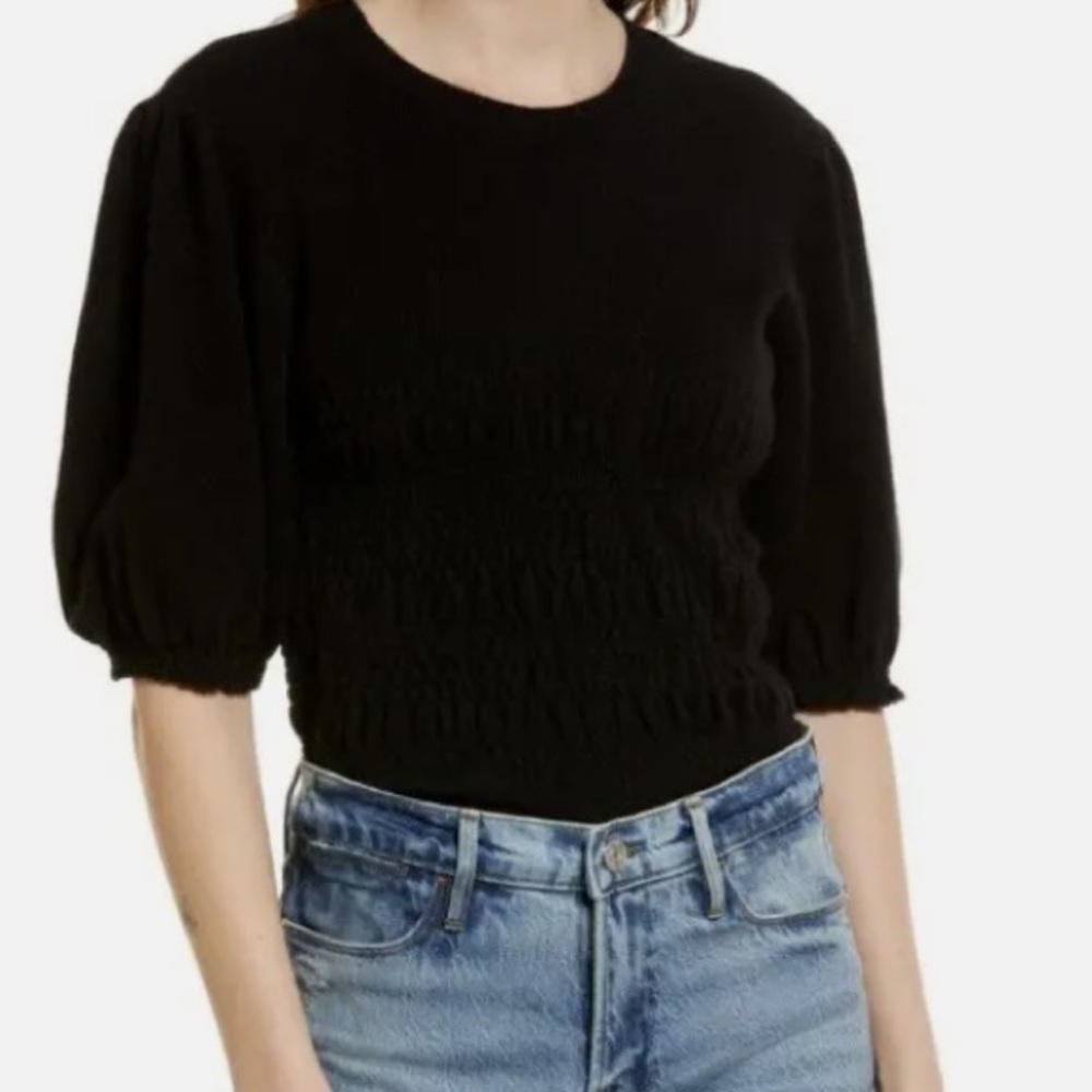 FRAME‎ Ruched Waist short
Puffy sleeve sweater in Black-Size XL EUC